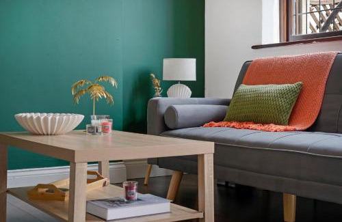 Brunel House | 2bed House - Heathrow 12 mins - King Size Beds - Prv-Parking x2