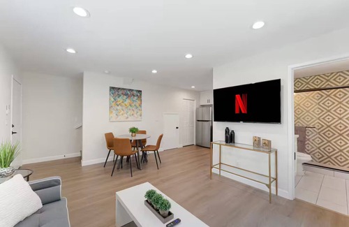 Monrovia House | 2Bedroom - 1Bath - Quiet - DTLA - Outdoor Space - Free Parking