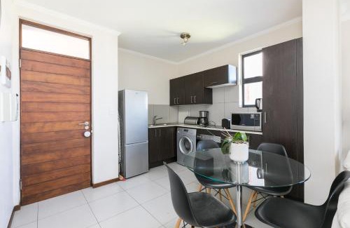 Greater Johannesburg Metropolitan Area Apartment | 2Bedroom apartment in a secure golf estate.WIFI