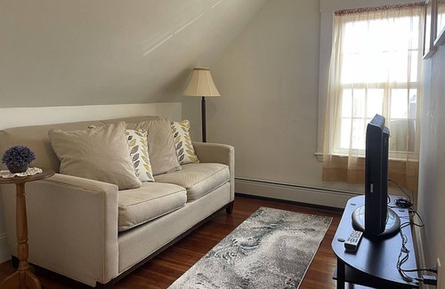 Somerville House | 2Bedroom Apt on 3rd Floor - with Parking