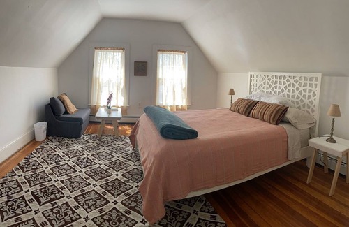 Somerville House | 2Bedroom Apt on 3rd Floor - with Parking