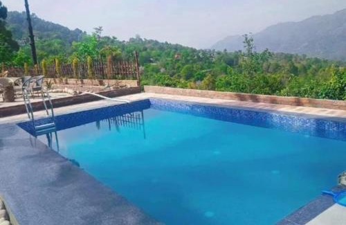 Kumarhatti Apartment | 2BHK Hilltop Retreat With Pool by Kasauli Vista