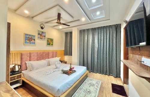 Kumarhatti Apartment | 2BHK Hilltop Retreat With Pool by Kasauli Vista