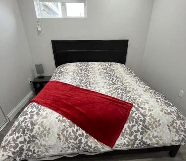 Kitchener Apartment | 2BR 1 king 1 Queen with parking 3 GBPS internet
