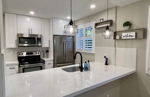 Central Beach Condo | 2BR/1BA Newly Renovated Condo - Walk to the Beach!