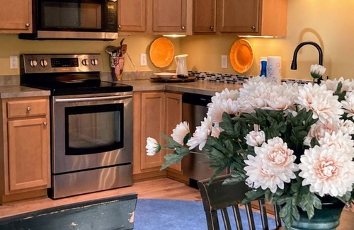 Savannah Apartment | 2BR/1BA-Tybee Beach & Historic Downtown-Minutes Away-Pet OK