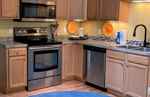 Savannah Apartment | 2BR/1BA-Tybee Beach & Historic Downtown-Minutes Away-Pet OK