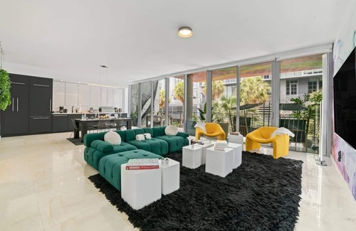 Wynwood Art District Condo | 2BR/2BA | 1400 SF | Balcony | Parking | Rooftop