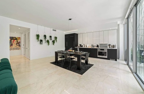 Wynwood Art District Condo | 2BR/2BA | 1400 SF | Balcony | Parking | Rooftop