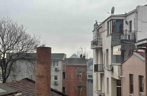 Galata Apartment | 2Br, 2Ba, 1st Floor of Historical Building ,Galata