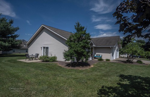 Santa Claus House | 2BR/2Bth, walking to Holiday World. Outdoor grilling area. Family Friendly!