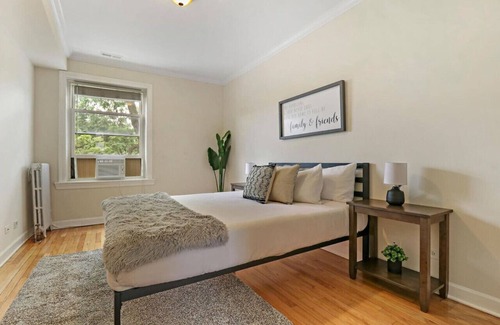 Old Irving Park Apartment | 2BR Alluring Apartment with Laundry