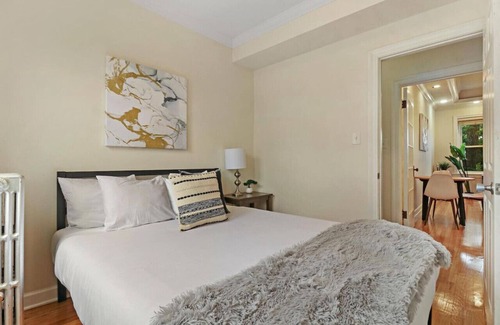 Old Irving Park Apartment | 2BR Alluring Apartment with Laundry