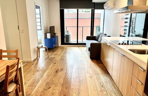 Melbourne Central Business District Apartment | 2BR Apartment in Prime Location