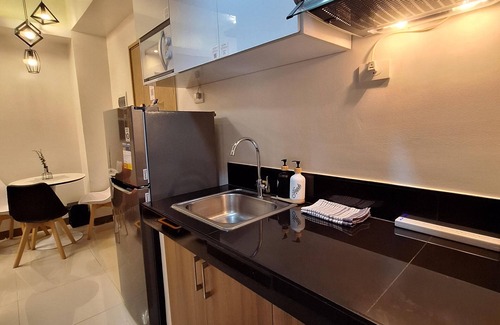 Paranaque Condo | 2BR Apartment Plus Parking near NAIA AIRPORT in Tower A SMDC Bloom Residences
