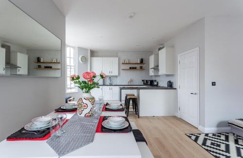 Westcliff-on-Sea Apartment | 2BR Apartments in Southend near City Centre