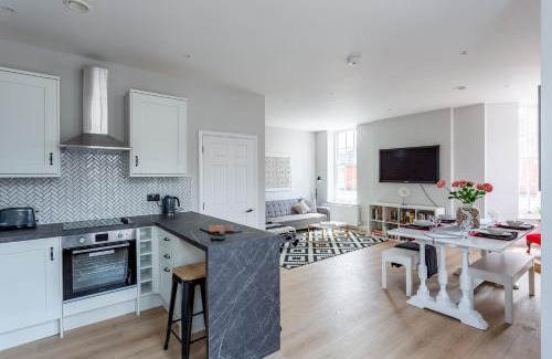 Westcliff-on-Sea Apartment | 2BR Apartments in Southend near City Centre