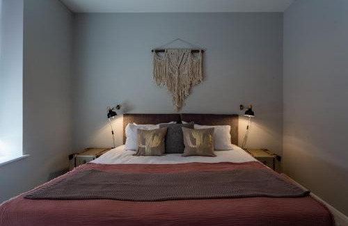 Westcliff-on-Sea Apartment | 2BR Apartments in Southend near City Centre