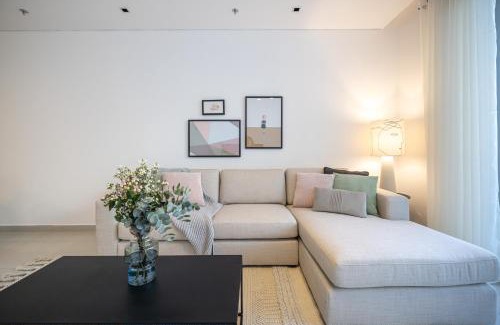 Jumeira 3 Apartment | 2BR API 1000 Community View Jumeirah