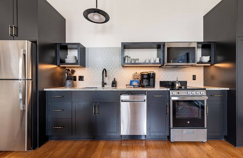 Central Business District Hotel | 2BR Canal St View 2 Blocks to Bourbon St | The Mayfair