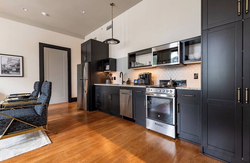 Central Business District Hotel | 2BR Canal St View 2 Blocks to Bourbon St | The Mayfair