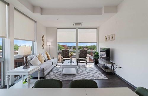 Palmer Square Apartment | 2BR City Loft Sweeping Glass Views