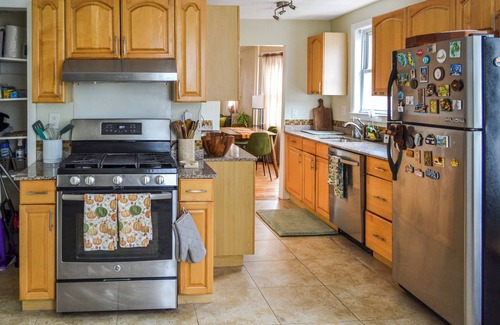 Swampscott Apartment | 2BR Coastal Retreat + EV: 30m Boston, 15m Salem, 5m Beach