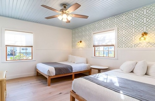 Captiva Hotel | 2BR Cottage | Porch | Outdoor Pools | Free Parking | Onsite Dining | Near Beach