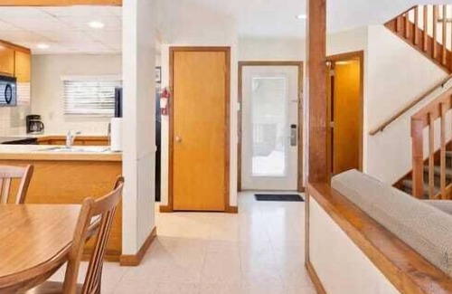 Shawnee On Delaware Condo | 2br Deluxe Condo Picturesque Poconos Family Fun!