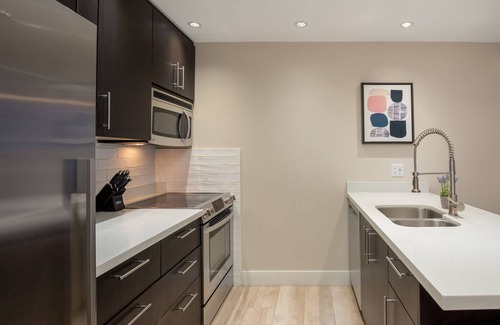 Whistler House | 2BR + Den | Gables | Epic Location Near Gondolas | Private Balcony | Fireplace | Parking