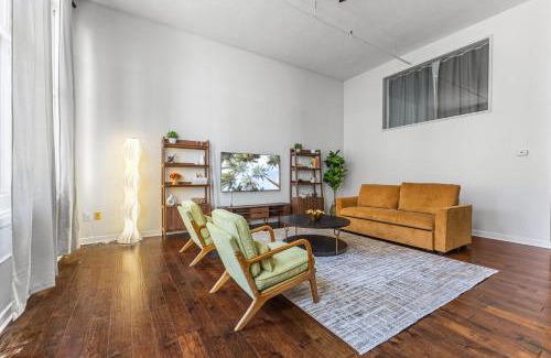 Mile Square Apartment | 2BR Downtown Gem with Arcade games! - Sleeps 7 - Near Convention Center - Stadium