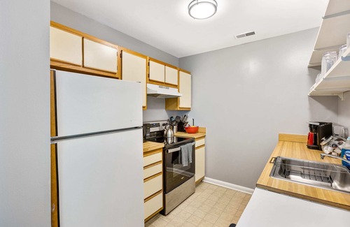 Arborview Neighborhood House | 2BR Duplex, Easy Walk to Downtown Ann Arbor