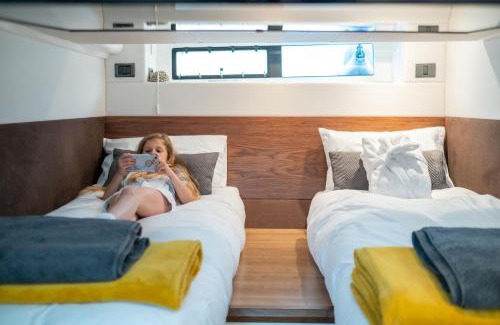 New Forest District Boat Rental | 2BR Heated Yacht, Lymington Centre, Beautiful View