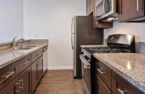 Hollywood Apartment | 2BR Hollywood Apt w/Rooftop Pool & Stunning Views