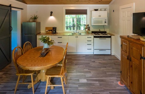 Christina Lake House | 2BR Ideal for Families or Couples Traveling Together - Private Veranda - Beaches