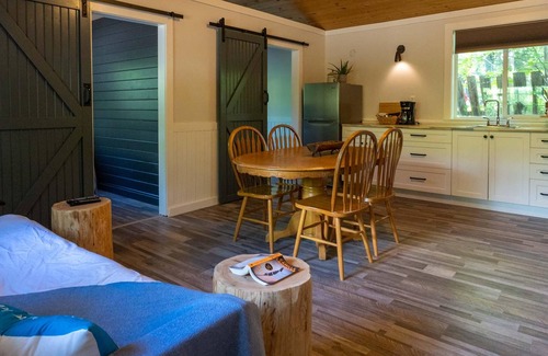 Christina Lake House | 2BR Ideal for Families or Couples Traveling Together - Private Veranda - Beaches