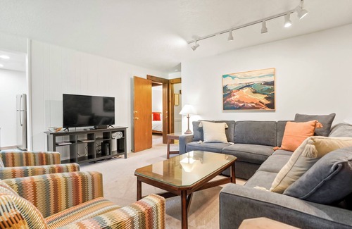 Dillon Condo | 2BR Lake Dillon Escape w/Pool & Hot Tub!