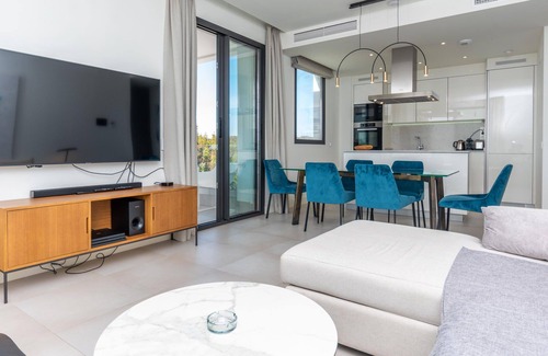 El Faro Apartment | 2BR Luxury - Santa Barbara Heights, Good WiFi & AC