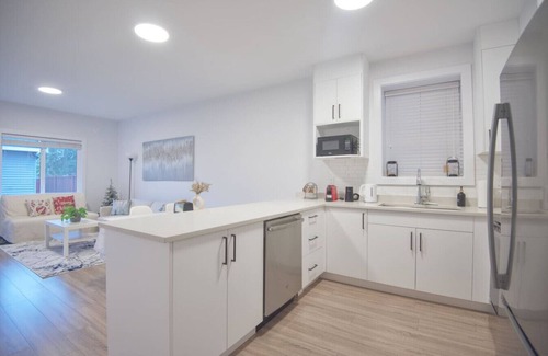 Burke Mountain House | 2BR Modern Guest Suite - Newly Built