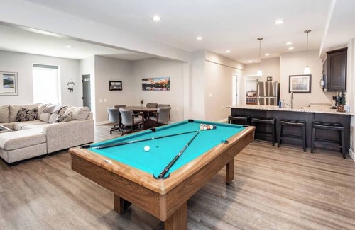 Monument House | 2BR♥Mountain&Lake view♥Hot Tub+MiniGolf+Pool Table
