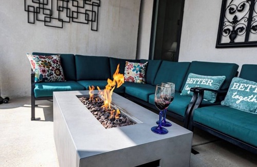 Monument House | 2BR♥Mountain&Lake view♥Hot Tub+MiniGolf+Pool Table