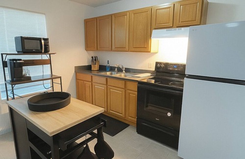 Southside Apartment | 2BR Near Airport & Downtown Near Attractions.