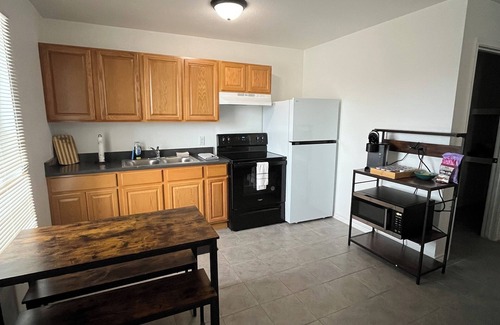 Southside Apartment | 2BR Near Airport & Downtown Near Attractions.