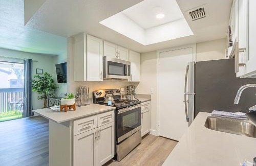 Paradise Valley Village Apartment | 2BR near Stone Creek - Pool & Mall Access Comfort - C254