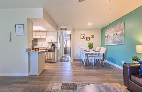 Paradise Valley Village Apartment | 2BR near Stone Creek - Pool & Mall Access Comfort - C254