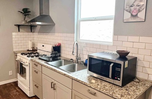 El Paso Apartment | 2BR Newly Remodeled Apartment 3min to Ft. Blissn