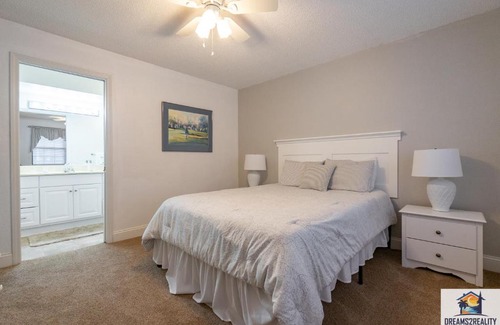 Branson House | 2BR Penthouse Condo - 2 Pools - Close to the Strip - Stairs Required - FREE TICKETS INCLUDED - FHE-17