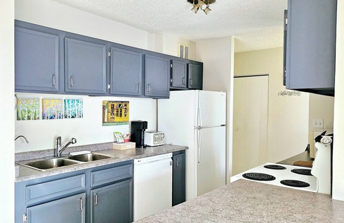 Mission District Apartment | 2BR Prime Calgary Downtown Location & Amenities!