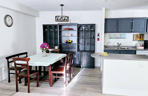 Mission District Apartment | 2BR Prime Calgary Downtown Location & Amenities!