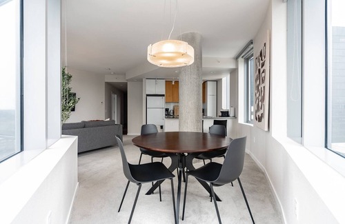 West Bellevue Apartment | 2BR | Rooftop, Gym, Pool | Bellevue | Sophari AB